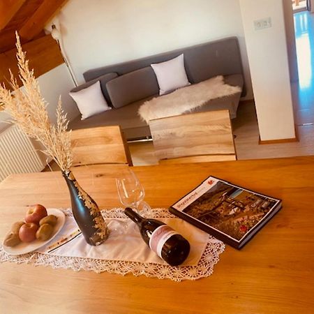 Engadiner Apartments & Wines Монтанья Экстерьер фото