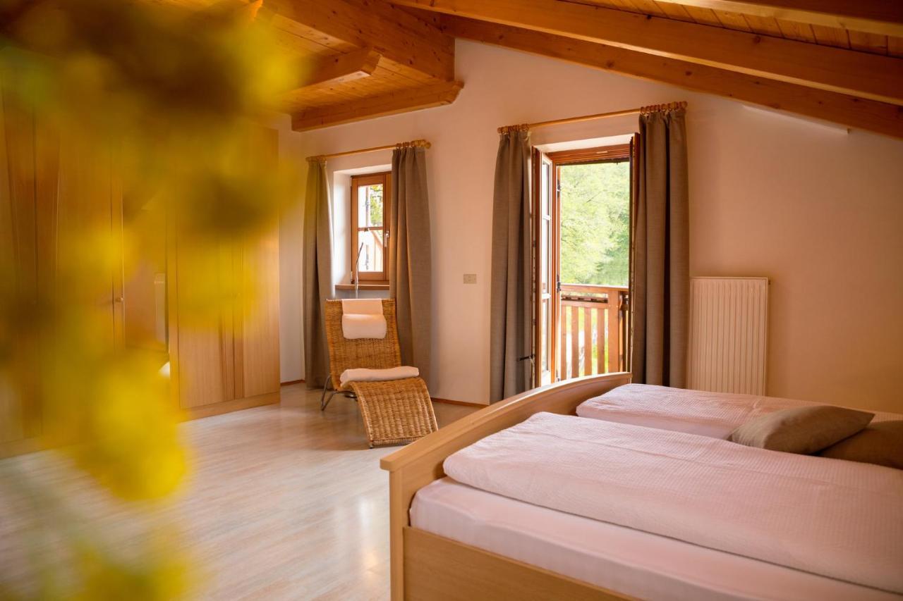 Engadiner Apartments & Wines Монтанья Экстерьер фото