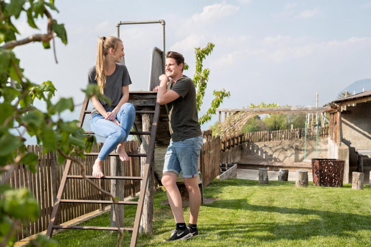Engadiner Apartments & Wines Монтанья Экстерьер фото