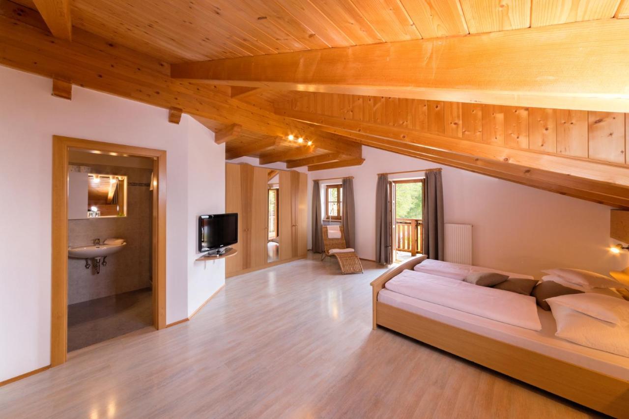 Engadiner Apartments & Wines Монтанья Экстерьер фото