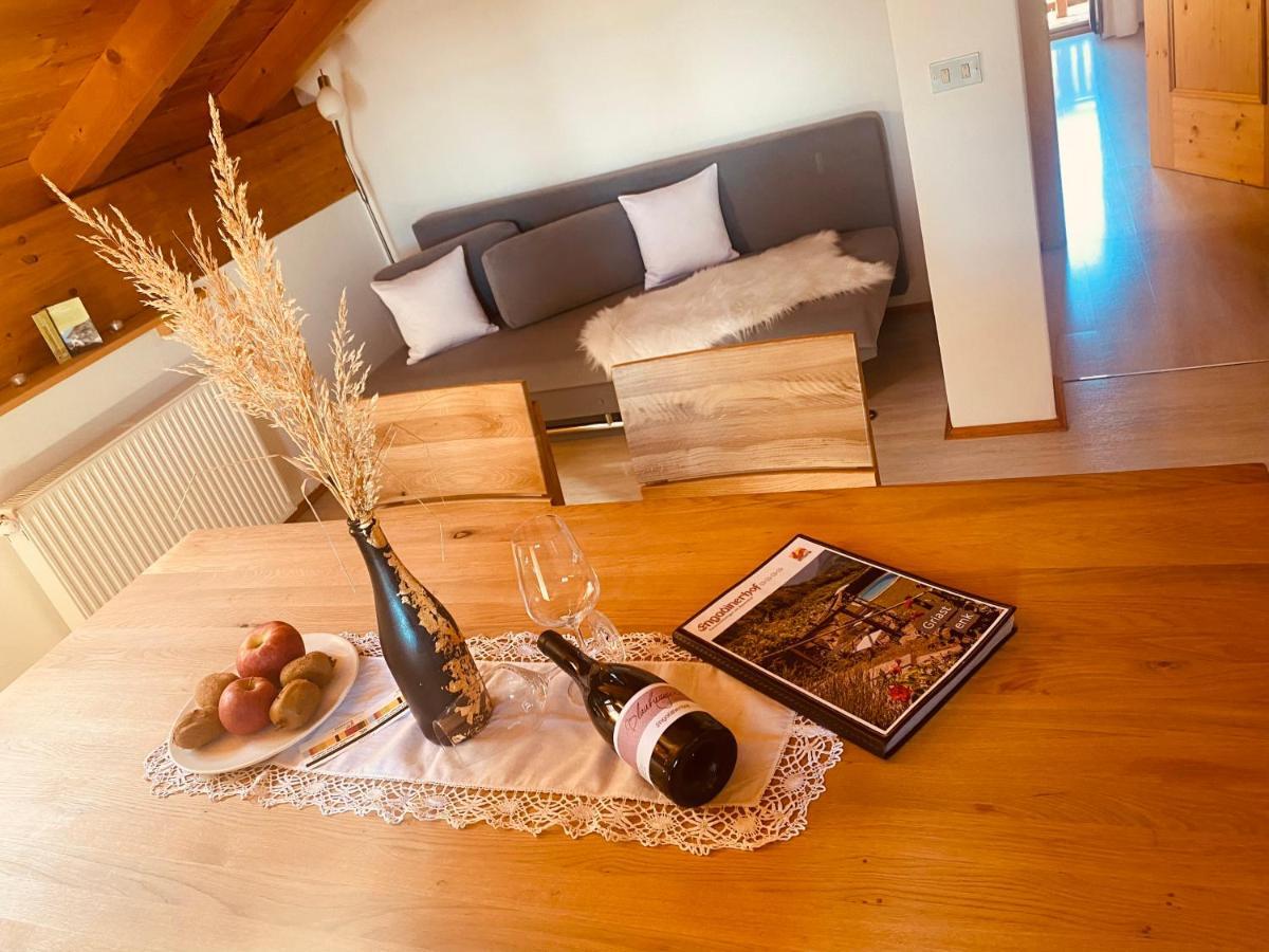 Engadiner Apartments & Wines Монтанья Экстерьер фото