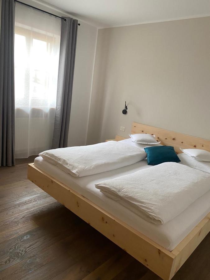 Engadiner Apartments & Wines Монтанья Экстерьер фото