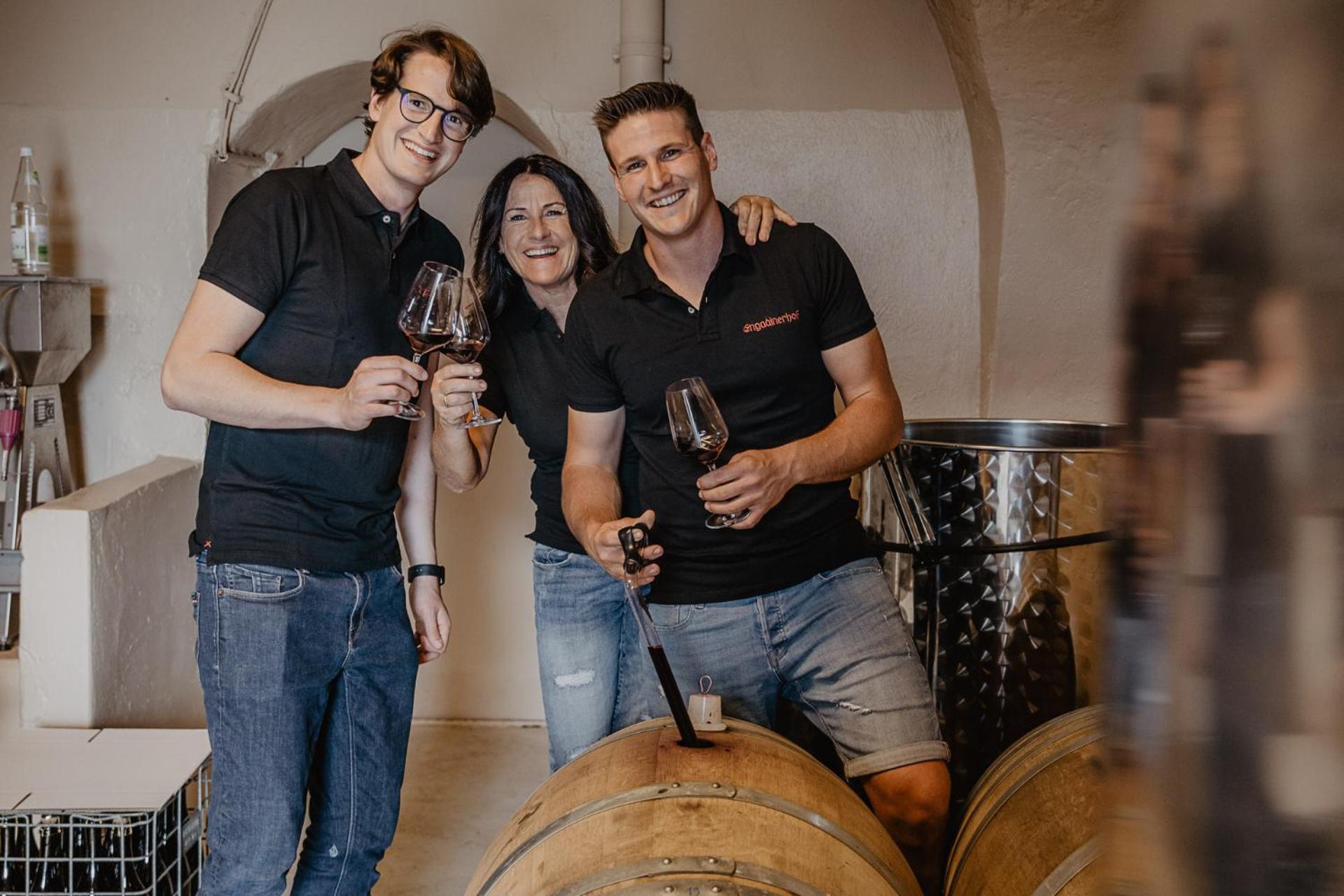 Engadiner Apartments & Wines Монтанья Экстерьер фото