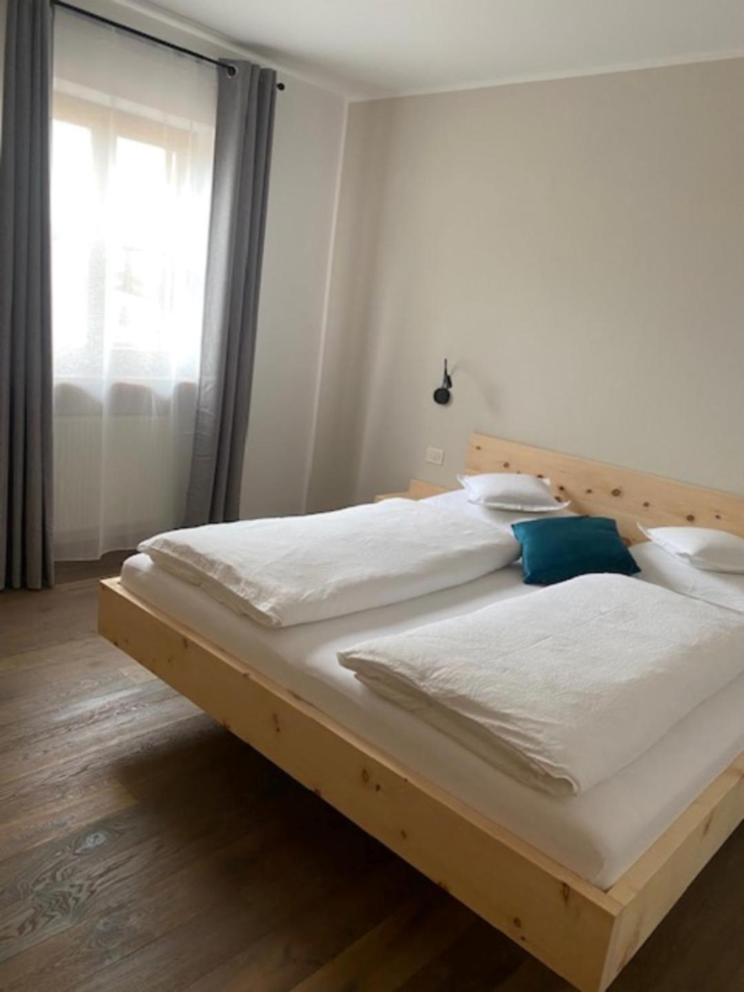 Engadiner Apartments & Wines Монтанья Экстерьер фото
