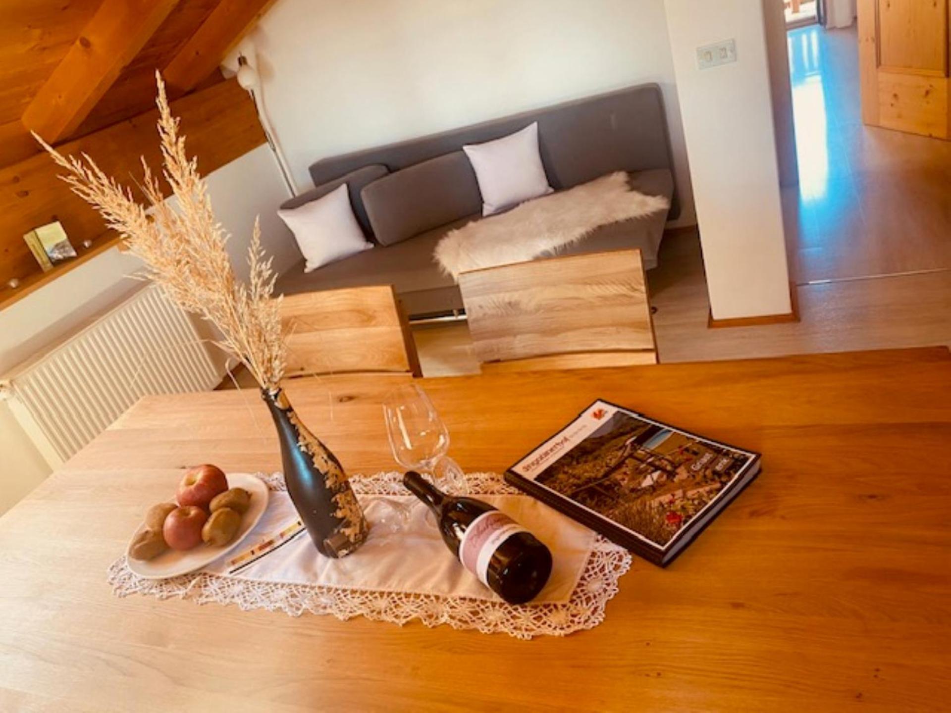 Engadiner Apartments & Wines Монтанья Экстерьер фото