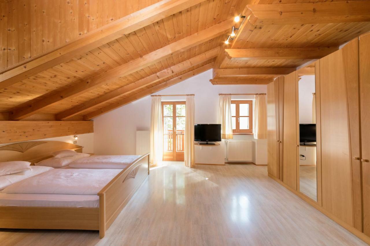 Engadiner Apartments & Wines Монтанья Экстерьер фото
